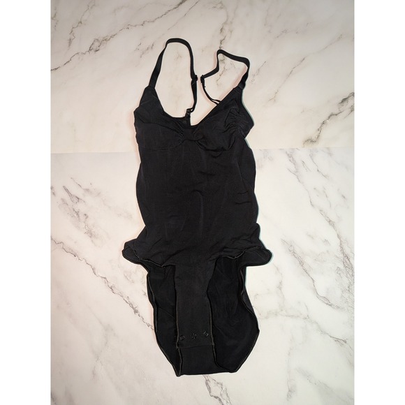 SKIMS Other - SKIMS Sculpting Mid Thigh Bodysuit Onyx Black Shapewear Small Recycled Nylon